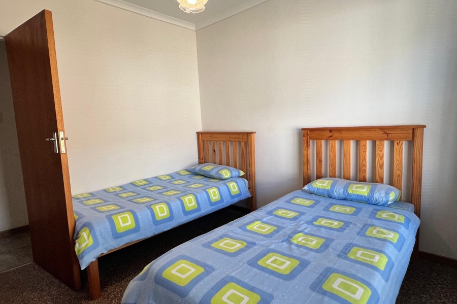 4 Bedroom Property for Sale in Wavecrest Eastern Cape